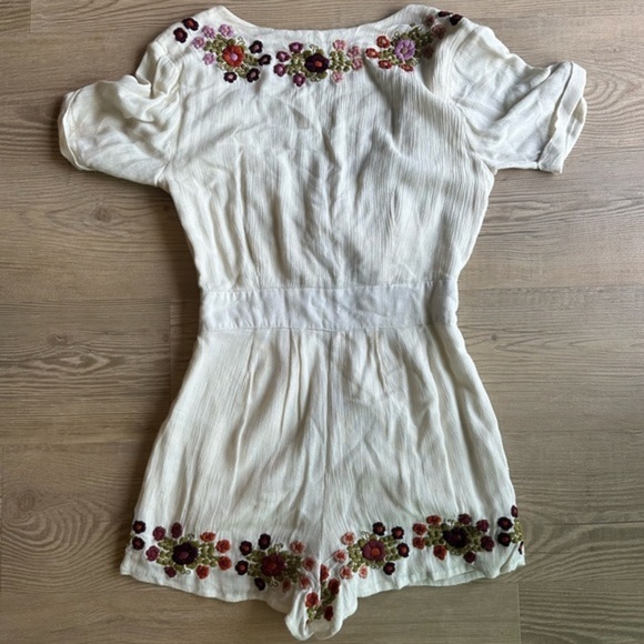 Tularosa Rowley Cut Out Romper size small flower embroidered romper - Picture 7 of 7